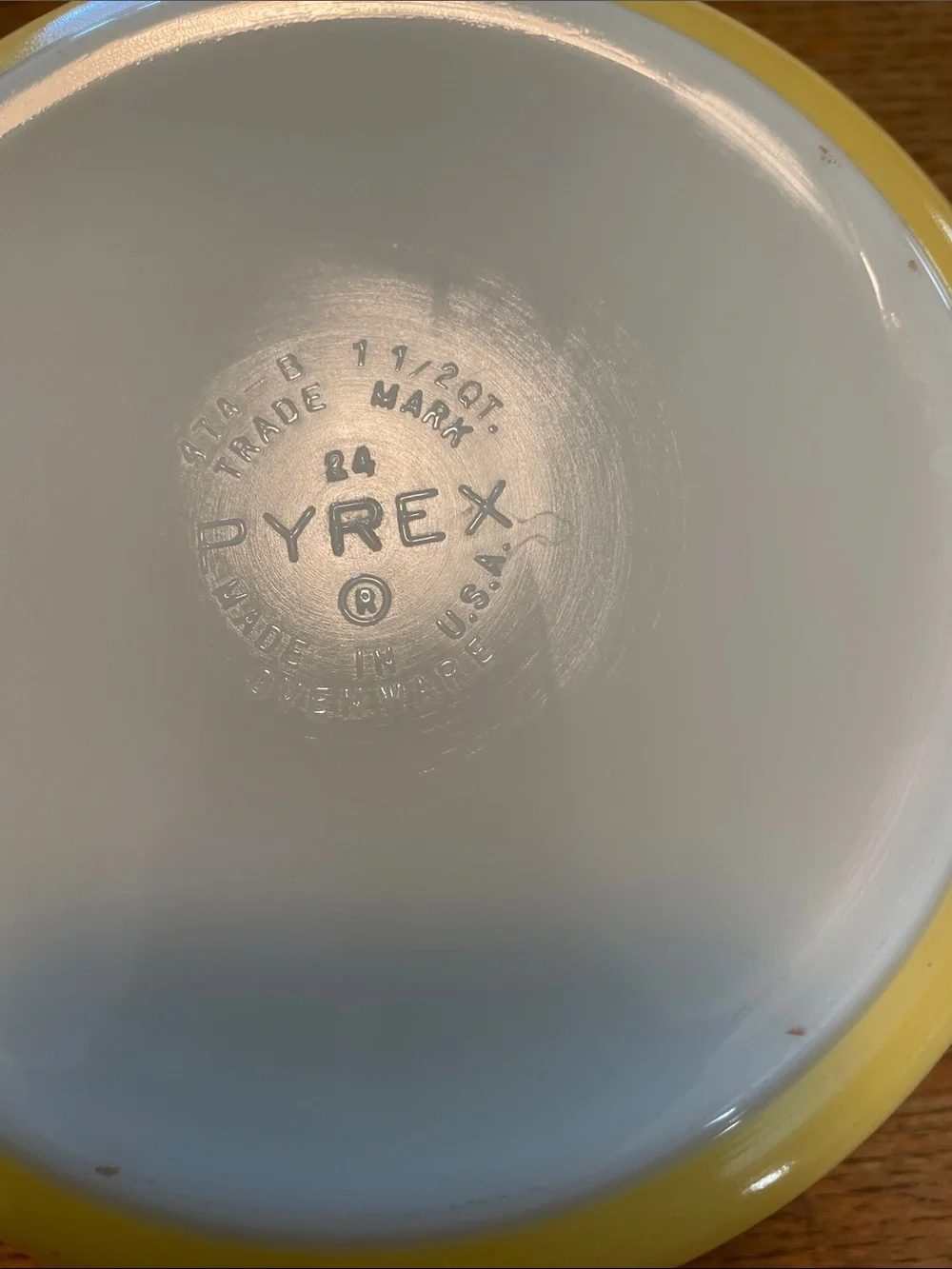 Pyrex Yellow Starburst Covered Casserole with Clear Lid